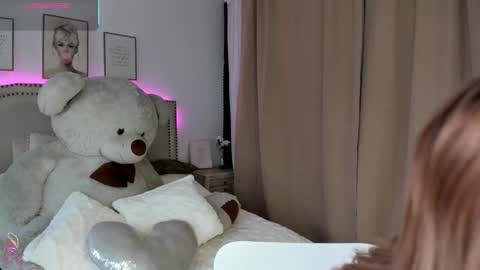 Mayajhons online show from December 21, 1:48 pm