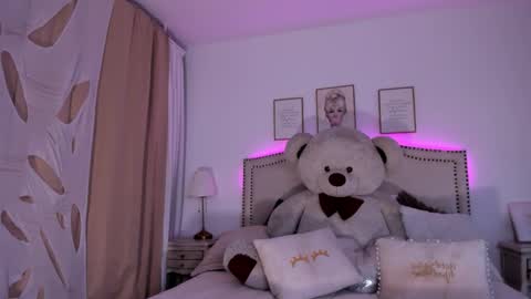 Mayajhons online show from October 28, 12:00 pm