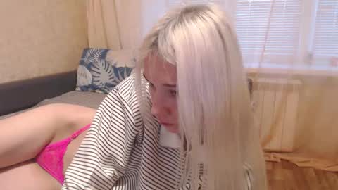 maybe_doll online show from December 15, 12:54 pm