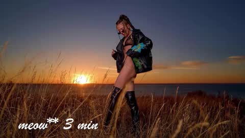 Snapshot of meeeeeow08 chatting on September 19, 7:40 am Sweet Meow nonude online show from September 19, 7:40 am