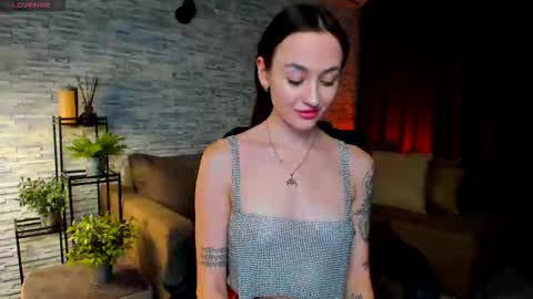 Megan Cuddly online show from December 5, 9:05 pm