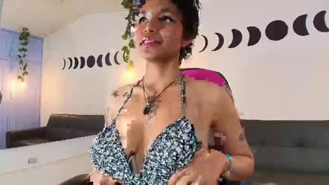 megan_hottts online show from January 6, 6:33 pm