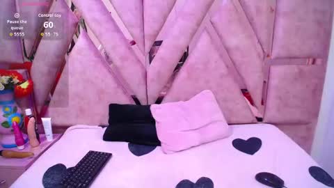 megan_latinn online show from April 8, 4:25 am