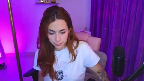                 Laura                 online show from November 30, 1:43 am