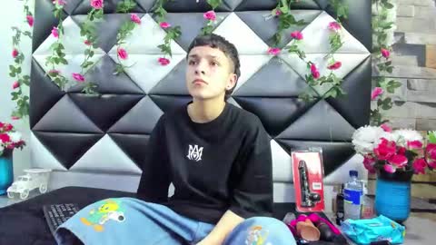 Snapshot of megan_thompsonn_ chatting on September 24, 2:32 am megan_thompsonn_ online show from September 24, 2:32 am