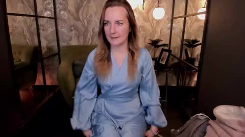 Meggy online show from November 14, 1:55 pm