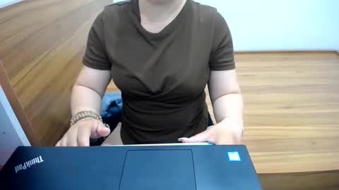 meimei_888 online show from June 3, 2:45 am