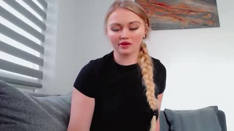 Melania online show from February 11, 11:12 am