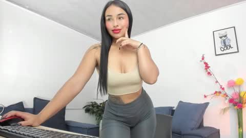 Snapshot of melaniie_roussel chatting on October 19, 1:29 am melaniie_roussel online show from October 19, 1:29 am