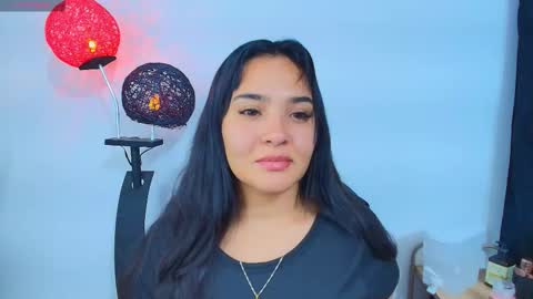    Independent model online show from March 16, 3:09 am