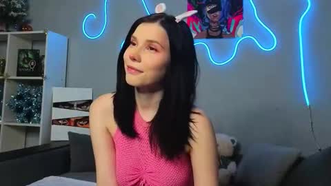 mellhyees online show from February 6, 5:49 pm