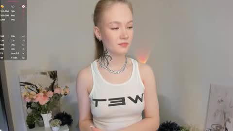 melodievejar online show from February 15, 4:04 am