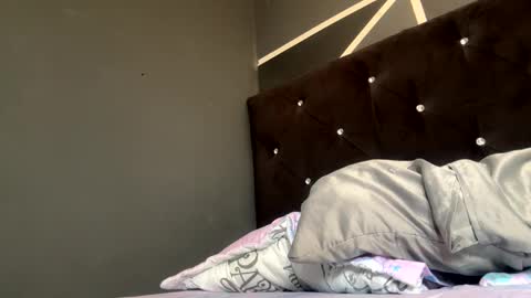 melodysnow online show from December 2, 6:21 pm