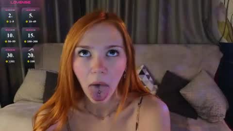 memymee_ online show from July 10, 1:50 am