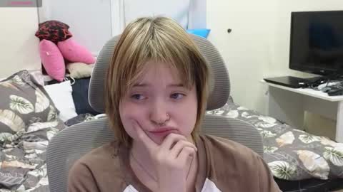 meowme online show from December 14, 4:02 pm