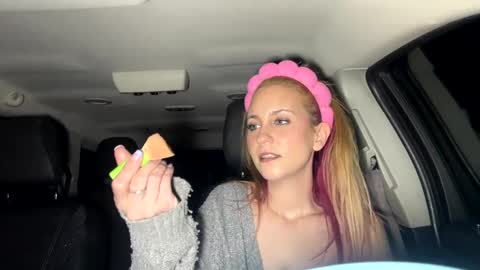 mezzy69 online show from February 24, 9:30 am