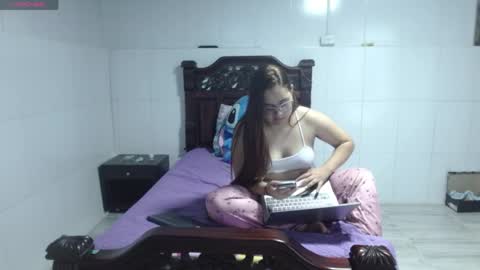 mia online show from April 1, 2:01 am