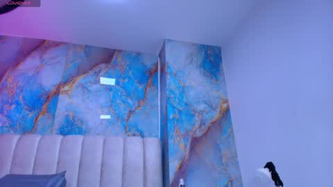 Emi online show from April 18, 7:18 pm