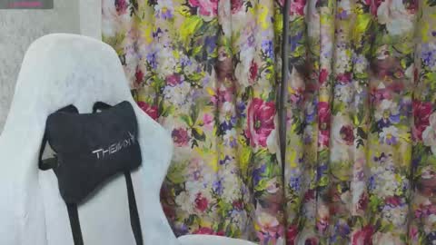 Mia online show from October 25, 7:43 pm