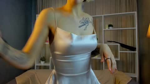 mia__lee__ online show from March 28, 8:36 am
