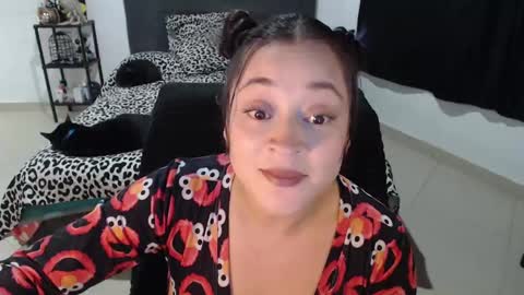 Snapshot of mia_adams_red chatting on December 9, 2:34 am mia online show from December 9, 2:34 am