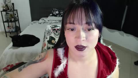 Snapshot of mia_adams_red chatting on December 19, 12:45 am mia online show from December 19, 12:45 am