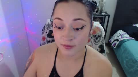 Snapshot of mia_adams_red chatting on January 31, 10:10 pm mia online show from January 31, 10:10 pm