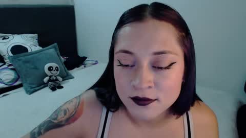 Snapshot of mia_adams_red chatting on January 29, 9:07 pm mia online show from January 29, 9:07 pm