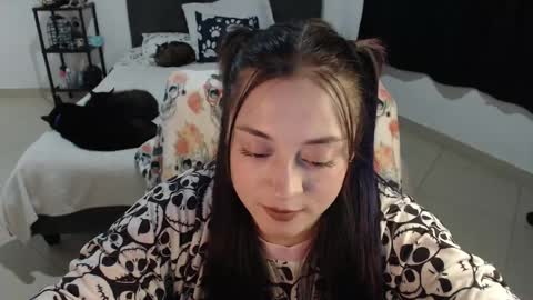 Snapshot of mia_adams_red chatting on December 16, 2:25 am mia online show from December 16, 2:25 am