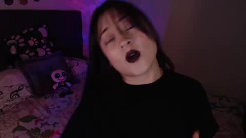 Snapshot of mia_adams_red chatting on January 25, 12:59 am mia online show from January 25, 12:59 am