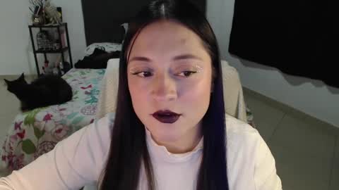 Snapshot of mia_adams_red chatting on December 5, 11:51 pm mia online show from December 5, 11:51 pm