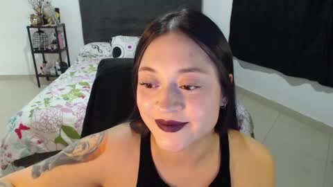 Snapshot of mia_adams_red chatting on December 7, 12:30 am mia online show from December 7, 12:30 am