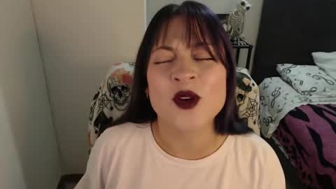 Snapshot of mia_adams_red chatting on January 3, 12:43 am mia online show from January 3, 12:43 am
