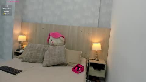 Mia Aristizabal online show from December 3, 12:18 pm