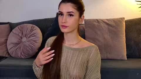 Freya Allen online show from February 17, 9:25 pm