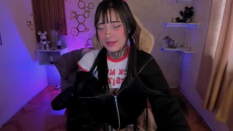 Mia online show from November 14, 5:46 pm