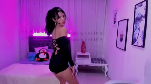 Mia online show from November 27, 9:39 pm