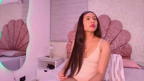 Mia  online show from April 16, 3:07 am