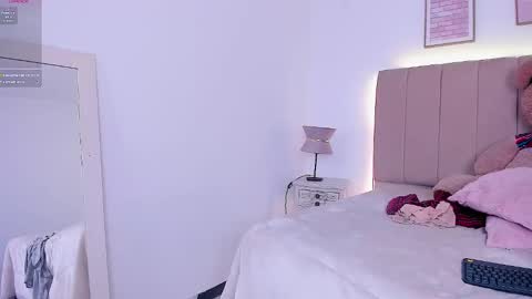 mia_corner online show from November 19, 11:49 pm