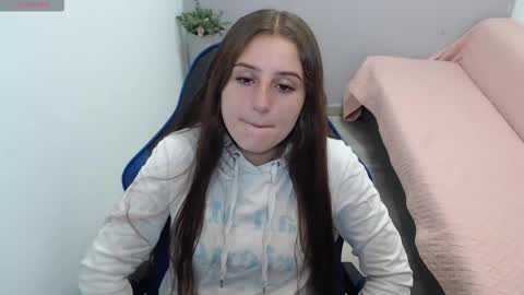 Mia online show from February 6, 1:25 pm