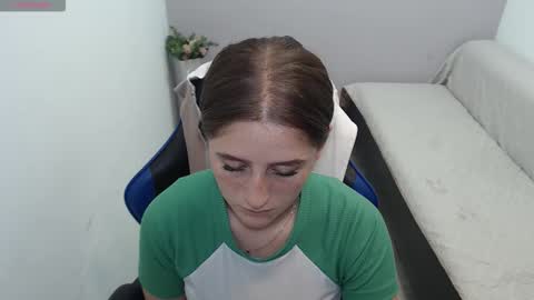 Mia online show from October 31, 5:39 pm