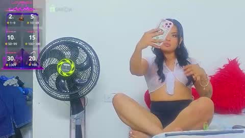 Snapshot of mia_dollone1 chatting on October 21, 1:31 am Mia online show from October 21, 1:31 am