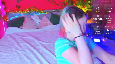 Mia online show from February 4, 7:11 am