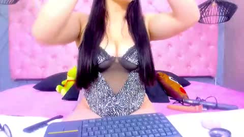 Mia online show from January 8, 12:53 pm