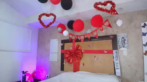 MIALOPEZ      .     Y      .      online show from February 15, 7:24 pm