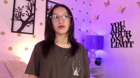 Mia online show from June 18, 11:31 pm