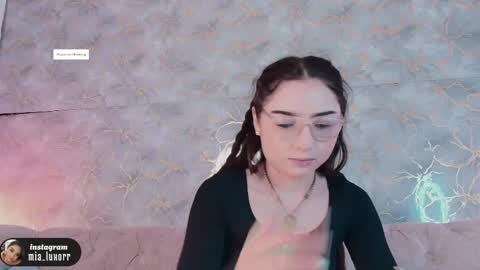 mia_luxor online show from April 19, 11:32 am