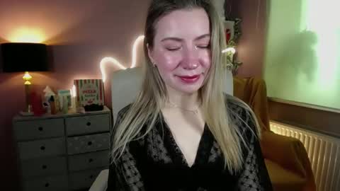 Mia online show from March 6, 8:41 am