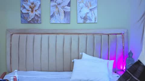 Mia online show from April 16, 12:05 pm