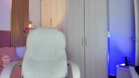 Mia Nevaeh - follow me online show from April 14, 8:42 pm